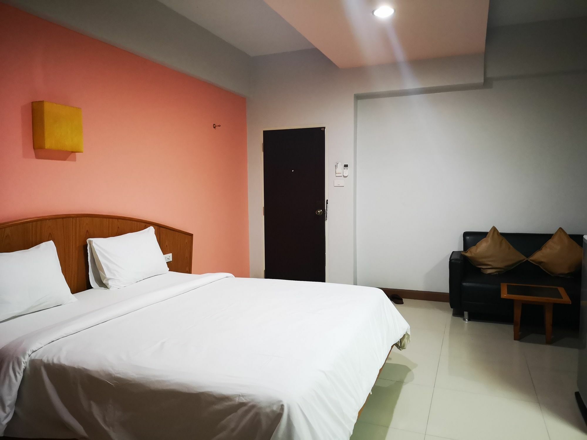 100 House Hotel ناخون راتشاسيما المظهر الخارجي الصورة